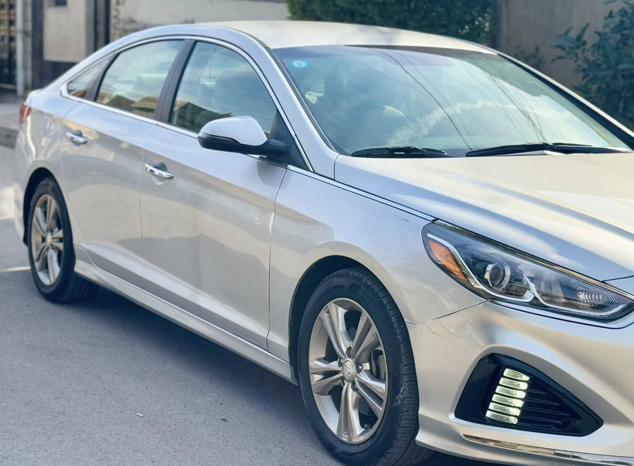 سلام عليكم سوناته 2019وارد امريكي حادث جاملغ فقط بدون ايرباك مكينه 2400 رقم بغداد الجديد ماشيه 45 السياره فول عدا السلايت بصمه +بصمه ابواب +كرسي كهرباء+حساسات +تحكمات استيرن+تدفئه كشنات+رادار جوانب +رادار خلفي+كامره بعد هواي مواصفات بيهه 
السياره جاهزه مناقصهه ايشي سونار وصور الحادث مرفوقه بلمنشور مكان السياره بغداد المنصور 
السعر 15000$بي مجال بسيط 
رقمي ***********
