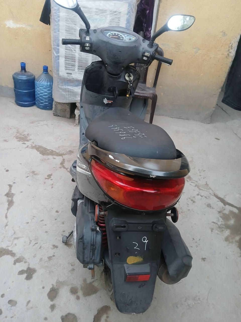 السلام عليكم بريز بغبغاء للبيع الدراجه رمبه برغي واحد مامفتوح بيها مكاني بغداد الشعب *********** السعر مليون و١٠٠
