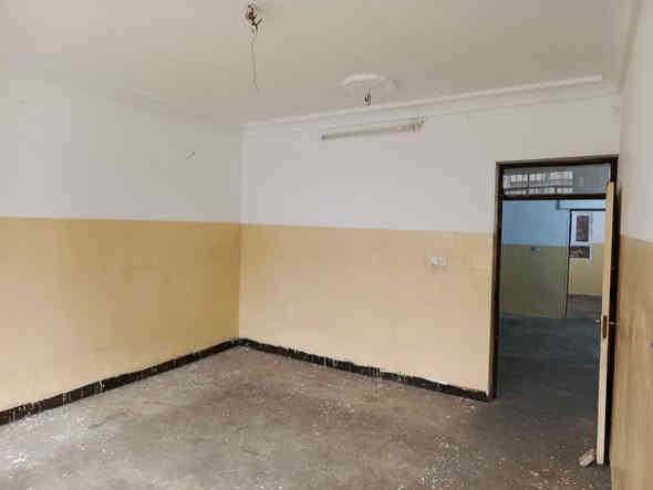 دار للأيجار مساحة 200مترفي حي المغرب خلف حمام اليرموك طابقين أربع غرف نوم وهول وصحيات في الطابق الثاني وغرفتين نوم وهول ومطبخ وصحيات واستقبال في الطابق الأرضي مكتب دار الأمين للعقار *********** ***********
