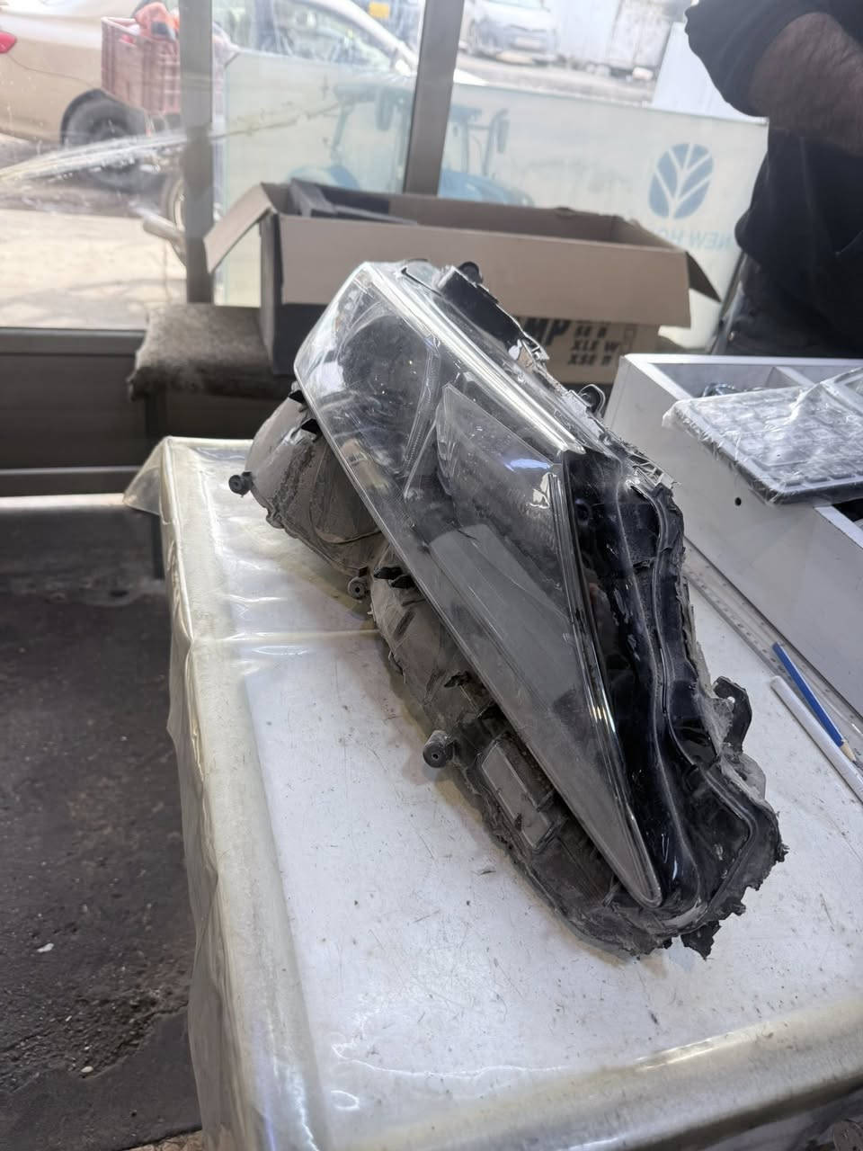 سلام عليكم 
لايت كامري ٢٠٢٤ SE طرف السكن 
بلادي فقط القاعدة مكسورة 
الجامة والعدسة جدد ما بيهن اي عيب
واتساب ***********
مكان كركوك
ويجد توصيل جميع محافظات العراق
