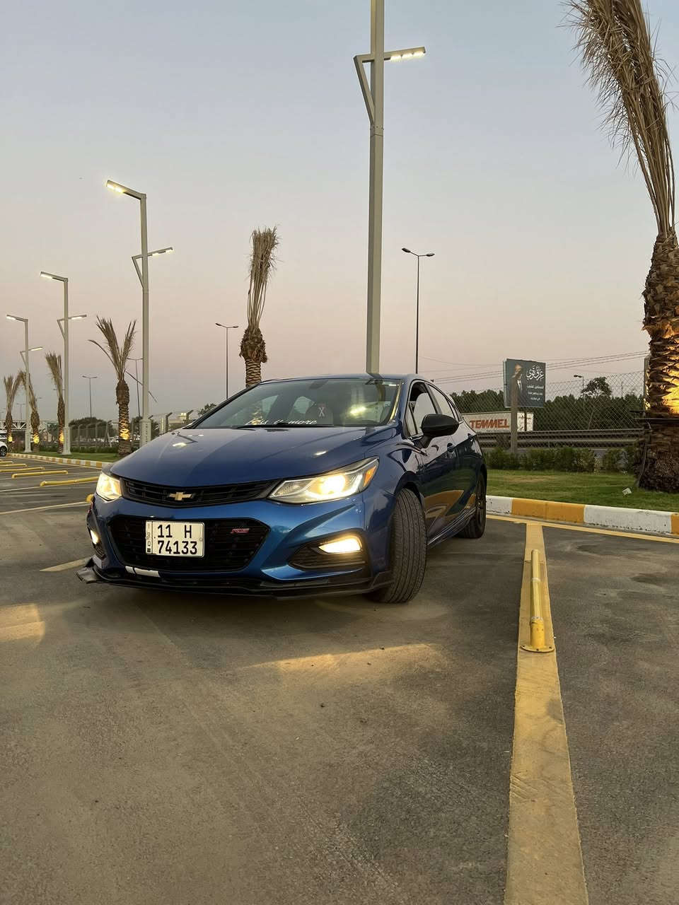 السلام عليكم بعد اذن الادمن
شوفر كروز ٢٠١٧ فئة RS اصل فول مواصفات وارد امريكي مكينة ١٤٠٠ تيربو حادثها الصفحة اليمنة بابين و جاملغ 
السيارة جاهزة من جميع النواحي و عليها سيرفس كامل حتى جك انجن ماكو 
مواصفات السيارة 
داخل جلد ابيض 
فتحة سقف 
تدفئة كشنات 
شاشة كبيرة ابل كار بلي و كامرة دوارة 
مثبت سرعة 
كير اوتو ٦ نمر مو سيفي تي 
السيارة شادلها محرك قبل ٤ اشهر او ٥ اشهر 
محرك جديد مال ٢٠١٩ النسخة المحسنة الي الشركة حلت بيها مشكلة كسر البستم بسبب الدوانز … ماشي اقل ال ١٠ الاف كيلو 
و ممشى السيارة الحالي ١٤٠ كيلو حقيقي 
صدر امامي جديد بالاضافة الى صدرها الامامي القديم مال الشركة بعدة موجود و مابي شي بس اني احب اعتني بالسيارة 
السيارة نهائياً مملعوب بكهربائياتها ولا بيها نقص برغي واحد 
تايرات امامية جديدة و خلفية بحالة جيدة جداً صدرها الخلفي ممتاز بأختصار السيارة جاهزة من جميع النواحي شغل و اطلع وين متريد و بهالشارب 
فقط نواقص جداً طفيفة نتراهم عليها من تجي و بيك خير و ادلل 

سعرها ٨٧ و بيها مجال اكيد 

رقمي ***********
