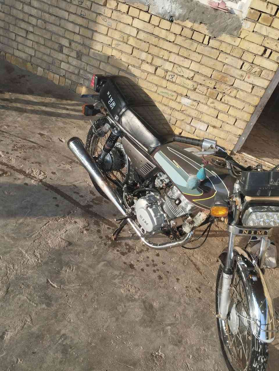 سلام عليكم
دراجه للبيع نضيفه مكينه خير من الله 

بليته ورقم شاصي  مديل 21 
مكفوله من كلشي كهربائيات كلهه شغاله 
دراجه مال بلاد مو تعمير 
السعر 550 قرب مطعم طواحين 
تصال علا لرقم ***********
خاص ما جاوب
