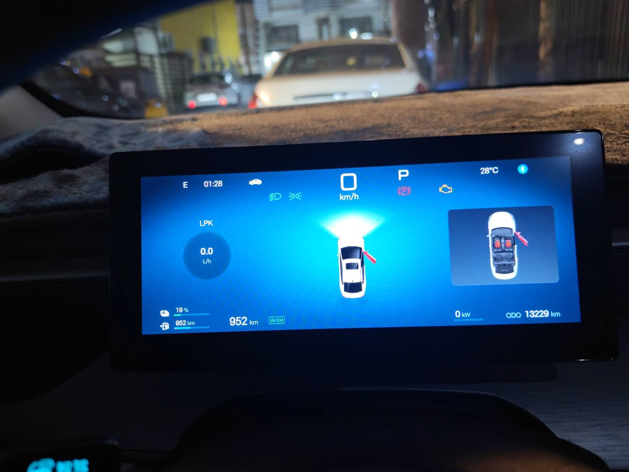 byd sel 5
بي وايدي سيل 5 
فول مواصفات 13 كامرة 
فتحة
قيادة ذاتية

ابيض 
رقم بغداد
ماشية 13
ب21 و 750
***********
