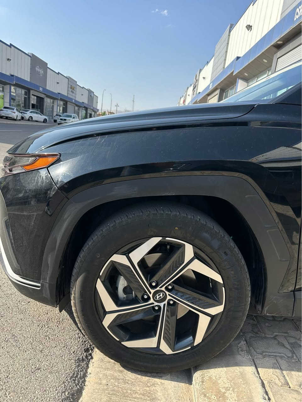 Hyundai Tucson 2022

Tucson 2022

وارد أمريكي 
ضرر خفيف /تعديل شبر بقبغ الجنطه وشويه مصبوغه 
الضرر أمريكي وليس بالعراق الضرر 
الضرر اخو النظيف 
جناي / تحويل شرط 
رقم دهوك بسمي هزه وفحص جديد  
 مواصفات 
فتحه سقف 
سياره فول سبورت 
حجم المحرك 2500 المرغوب 
شاشه دجتل
تشغيل بصمة   
تشغيل عن بعد
‏AIRBAG عدد 2
سايد بريك دگمة   
بك لايت LED
كروس سرعه
اتو هولد
مقاعد امامية كهرباء 
حساسات امامية 
حساسات خلفيي
حساس كشنات
تحكم مقود كامل
بصمات عدد 1
انارة ترحيب
نقطة نزول منحدرات. 
نظام مانع تزحلق 
‏ABS
شاحن موبايل واير ليس  
اشاير بالمري والمري قابلة للطي 
مخرج AUX
مخرج USB
‏BIuetooth
مخرج منفذ الطاقة عدد 2    
اربع مودات قياده 
‏(Normail - eco- sport t) 
جك سبير كتلوكات كلها جاهزة
الاستفسار اكثر الاتصال
***********
*********** دهوك, العراق
