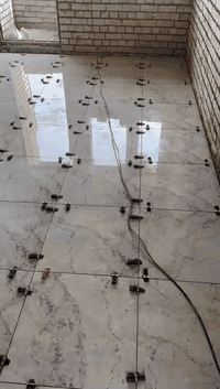 السلام عليكم خلفة ارضيات شغل درجة اولى
مكاني بغداد بلديات
سعر متر ب٧
*********** 
متفرغ حاليا
