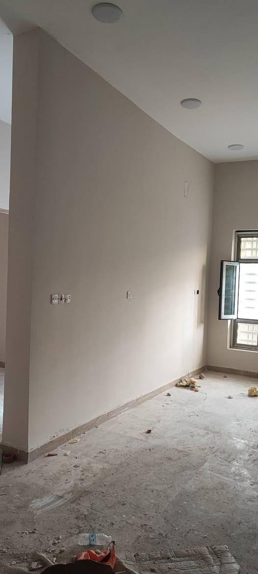 السلام عليكم تنضيف وصبغ  الشبابيك والابواب والجدران وبأسعار مناسبه العنوان ميسان العماره للاتصال ***********

