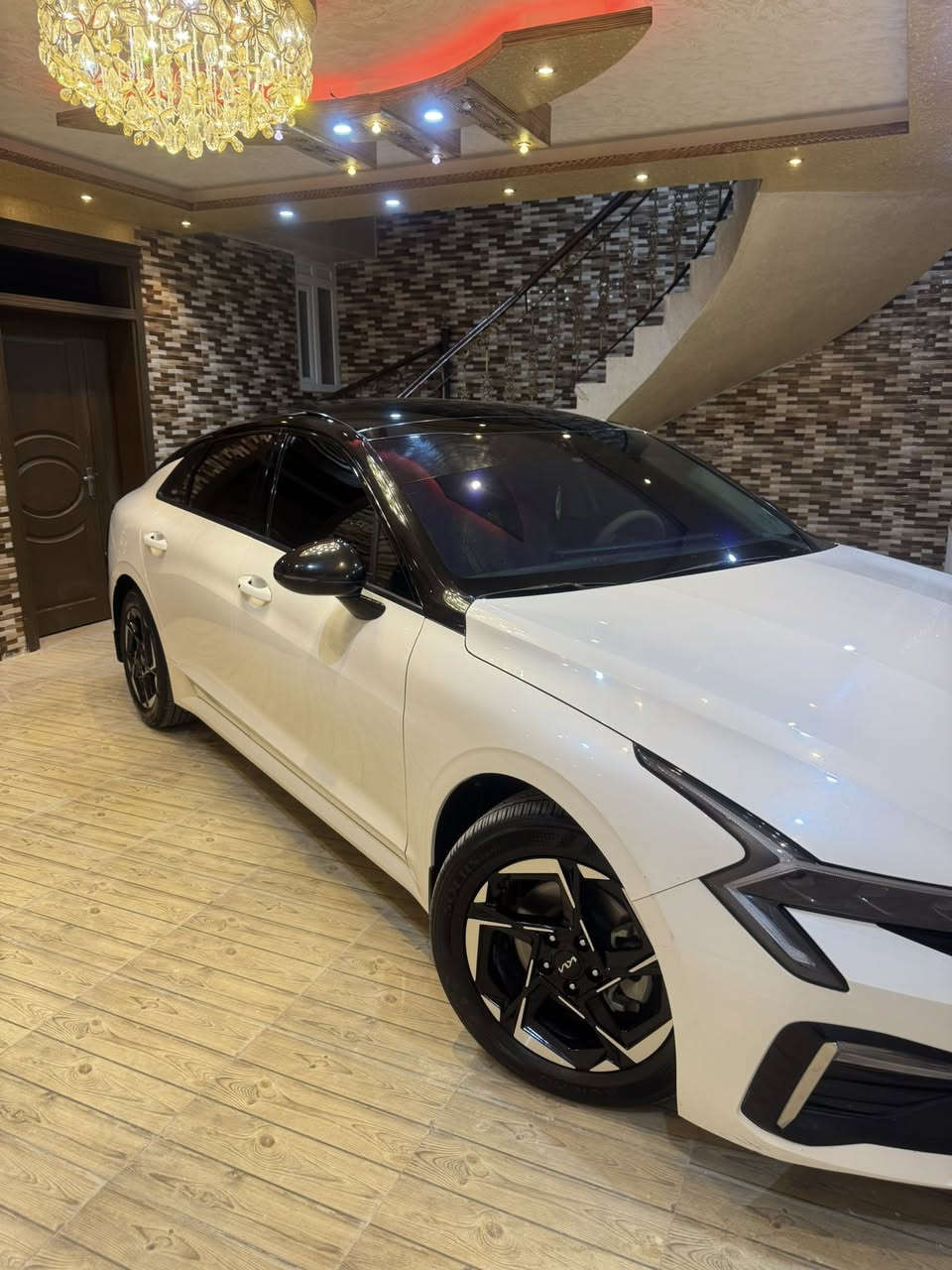 السلام عليكم K5 2024 فول مواصفات عل اخير سياره مكفوله كفاله عامه تضليل سنويه 80بل ميه سياره جاهزه عل اخير بيع او مراوس *********** لاستفسار

