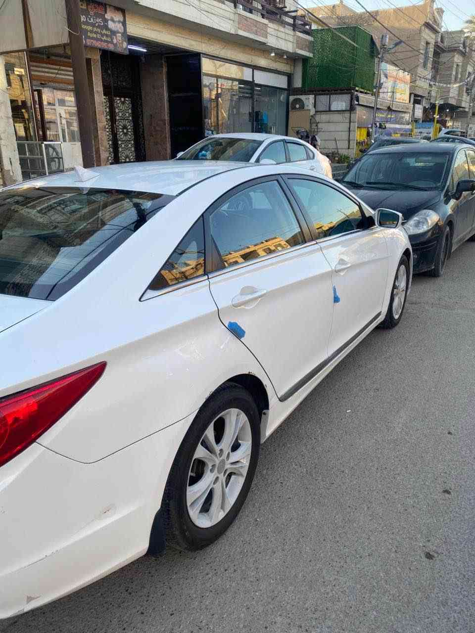 السلام عليكم مكلف بالنشر السيارة لصديق
سوناتا خليجي موديل 2011
محرك 2000 دوش
بدون نقص السيارة او تبديل تخم تاير جديد نوزلات جدد دسكات جدد نضيفة السيارة 
والسونار موجود مذكور شبيه السيارة 
السعر 97 وبي مجال قليل كلش 
العنوان بغداد الدورة 
الرقم :*********** بغداد, العراق
