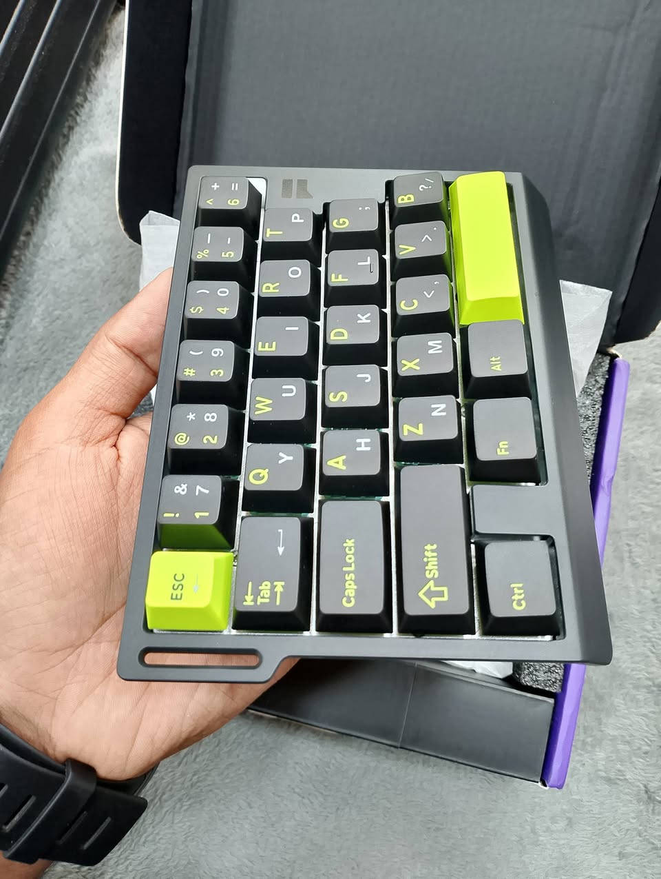 كيبورد M30HE
تتميز بمفاتيح مغناطيسية (Hall Effect) قابلة للتعديل بدقة.
تدعم تقنية التفعيل السريع (Rapid Trigger) لاستجابة فورية.
معدل استطلاع (Polling Rate) مرتفع يصل إلى 8 كيلوهرتز.
تأتي بتصميم مضغوط ومخصص للألعاب 
يوجد توصيل لجميع المحافضات 🛵 
***********
