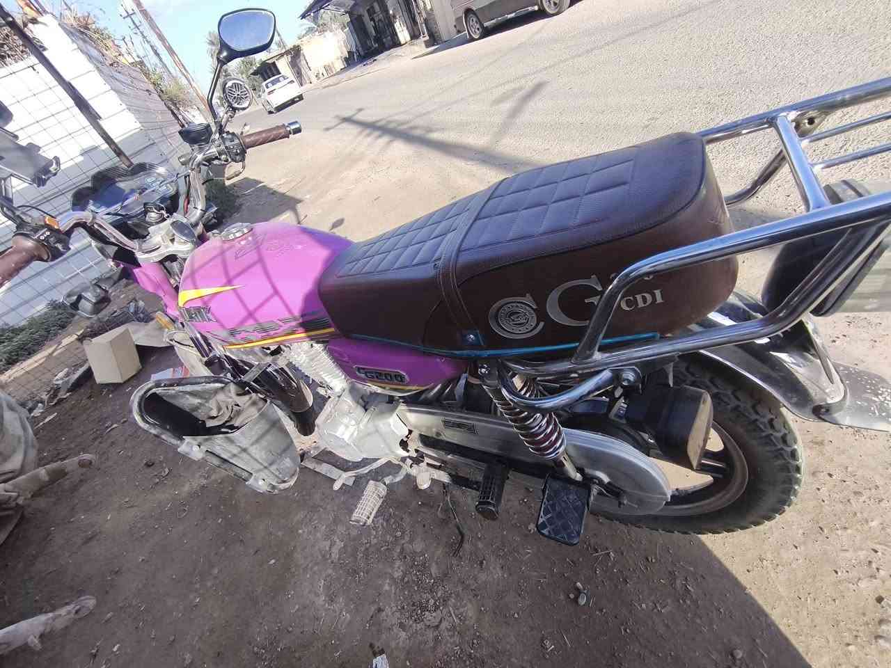 دراجه ايراني موديل 24 اوراق كامله كهربائيات كله شغاله محرك 200cc اي نقص مابيه كفاله عامه  مكاني تاجي / شيخ حمد ***********///***********
 شراي يتصل
