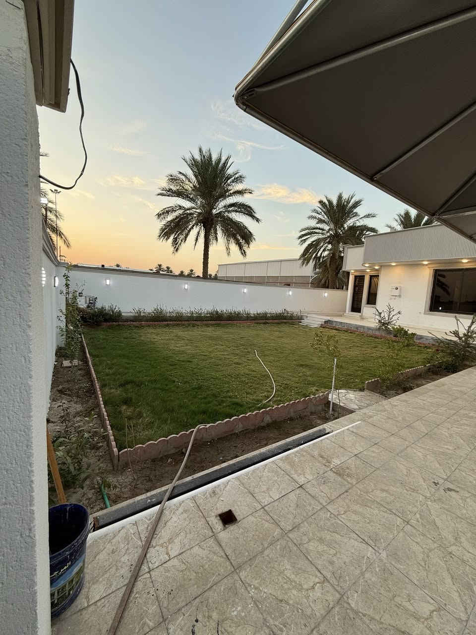 تخلص من زحمة المدينة والفيضانات والشوارع الغرگانه 
جبتلكم عرض مميز جداً 

الدار للبيع او مراوس حسب القناعة

( سكني - تجاري - او مزرعة )

المساحة ( ٥٠٠ متر ) 
البناء ( ٢١٠ متر )

المساحة الكلية مع محرم الشارع ( ١٠٠٠ متر ) 

الدار طابق واحد متكون من 
١- غرفتين نوم كبيرات
٢- مطبخ
٣- هول 
٤- مطبخ
٥- صحيات داخلية
٦- استقبال كبير
٧- صحيات خارجية
فيه مصدرين ماء 
فيه مصدرين كهرباء ( منظومة طاقة شمسية )
طابو زراعي سند ٢٥ تحويل مباشر
الموقع 
( بابل / حلة / سنتر على سريع النيل الجديد - حلة - كيش )
مقابل معمل مياه صحة وعافية

السعر  ( اتصل وبخدمتك)

اتصل وبخدمتك ( *********** )
