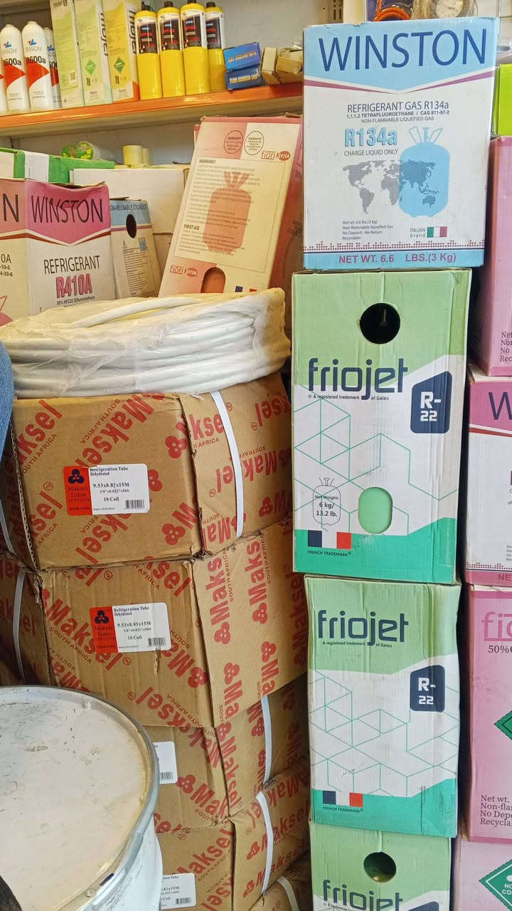 سلام عليكم متوفر جميع ادوات الحتياطيه الاجهزة التبريد والتكيف وجميع انواع الغازات  والانابيب يتوفر تيوبات اللحيم للستفسار***********
