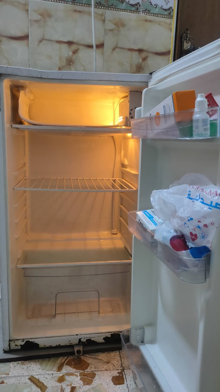 ثلاجة صغيرة للبيع السعر 25 
ملاحظة تشتغل وتبريدها زين ما مشخطة بس احنا لزكنا بابها للتغيير فقط


**إذا كنت صاحب هذا الإعلان وتريد حذفه لأي سبب، رجاءا أرسل رسالة إلى الدعم الفني**