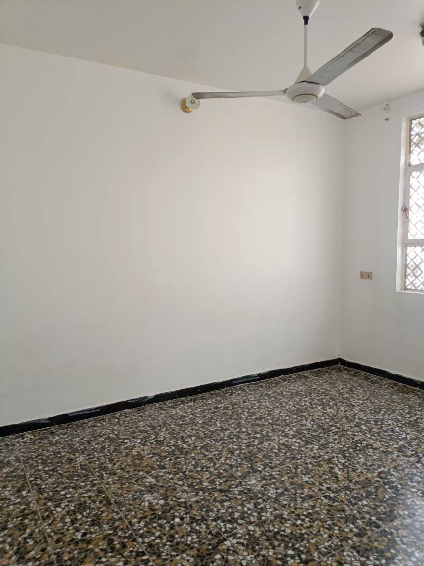 السلام عليكم ورحمة الله وبركاته 🏛️🏛️🏛️
عقار للبيع مساحتة ١٠٠م مربع في الحولي خلف ملعب النجف الدولي جنس العقار بلديه معاملته واصله لتقدير بسم موضف ٢٠ سنه يباع تطلوعه البيت بنائه كونكريت مسلح وطابوك جمهوري وديكورات ثانويه وحدادية درجة أولى كهرباء دفن ومجاري مربوطه لشارع يتكون من غرفه نوم وصالة واستقبال ومطبخ وصحيات مع تخاريج للاستفسار أكثر الاتصال على الرقم *********** جاسم الكرعاوي بي واتساب 🏛️🏛️🏛️
