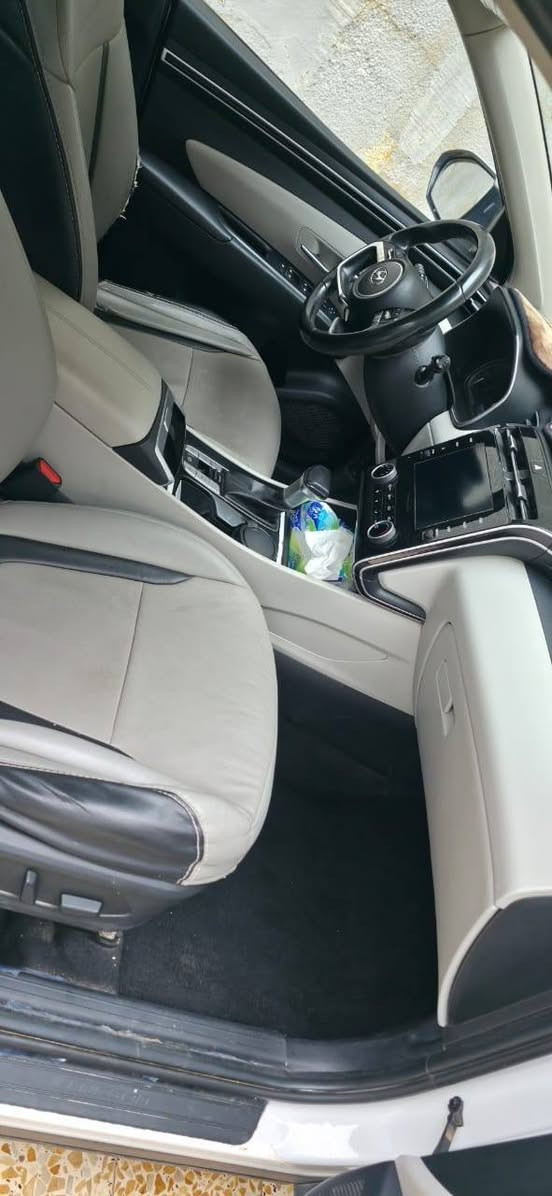 🚗 توسان خليجي 2022
▪️ تسجيل بغداد (باسمي)
▪️ ماشية 110 ألف كم (قابل للزيادة)

✨ أهم المواصفات:
✅ تشغيل بصمة وبصمة أبواب
✅ شاشة كبيرة
✅ تشغيل عن بُعد
✅ شحن لاسلكي
✅ أوضاع قيادة
✅ فتحات تبريد للمقاعد الخلفية
✅ حساسات أمامية وخلفية
✅ إنارة عدسات زينون
✅ مقاعد كهربائية

💰 السعر مناسب وقابل للتفاوض مع الجادين.

📍 الموقع: ديالى / بعقوبة
📞 للاستفسار: ***********
