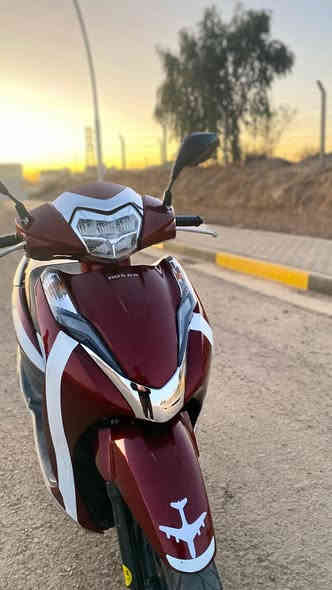 ليدي2022 
سعه المحرك 125 سي سي مبرد بالهواء 
اصدر خاص ENANCED SMART POWER 
 ناقل حركة أتوماتيكي 
نظام حقن وقود PGM-FI نوزل 
نظام تبريد بالراديتر 
ويلكاب اسود طافي
نضام بريك (ABS) 
تحتووني على جكمجه مع  منفذ شحن 
حساس ازدحام 
تحتوي عل مريات(Tmmp)
نوع الإضاءة لد بالكامل 
تحتوي على لونين احمر مع سلفر  
نضافه 100٪؜ 
مختصر الدراجه نضيفه وجديده 
ما صار الها كم يوم من نزلت  
لاستفسار  
***********
***********
