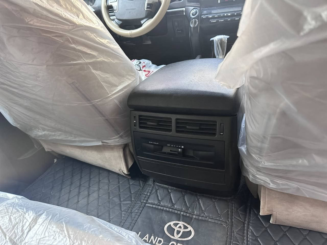 السلام عليكم لاندكروز للبيع موديل ٢٠٠٩ السياره جديده ابدون حادث ولا صبغ مكينه ٦ سلندر بصمه كفاله عامه مكينه مامفتوحه رقم دولي تحويل مباشر العنوان بغداد مدينة الصدر السعر ٢٨٠ بيهه مجال / ***********
