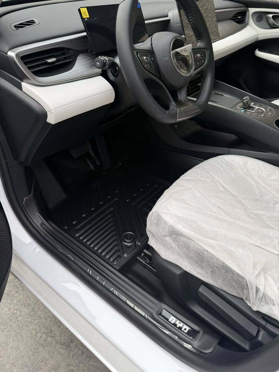 سلام عليكم لبيع سيل 5 زيوره سياره مراقم بغداد بسمي تحويل ثاني يوم معه العدا كامل وشاحن مكان بغداد زيونه رقم الهاتف ***********
