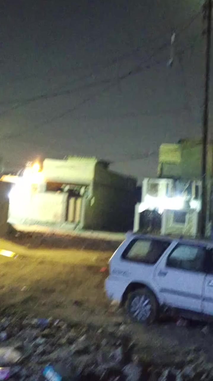 السلام عليكم 

دار البيع 100 م 

كامل عوزه فقط بياض ورضيه توضيح داخل فيديو 

سعر مطلوب 49 لبيع مستعجل لسبب عمليه 

العنوان العبيدي الرئاسة شارع 20 بنهايته مربع السده 

اي ستفسار تصل ***********
