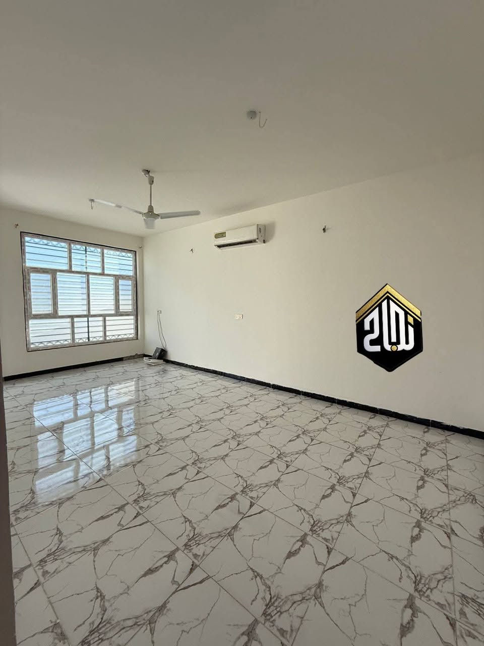 دار سكن للبيع – موقع مميز

دار سكن حديث البناء، جاهزة للسكن فوراً،

 📍الموقع: حي الثقافي – قرب الباب الجانبي للجامعة – خلف مطعم دار اليمن

نوع السند : طابو صرف عثماني 

🔹️المساحة : 314 متر __الواجهة 10.5 متر 

🔹 التفاصيل:

- البناء: طابق واحد مسلح درجة أولى
- الأساس مهيأ لبناء طابق ثانٍ
- الدار جاهزة للسكن

- غرف نوم عدد 2
- استقبال
- صالة
- مطبخ
- عدد (3) مجاميع صحية
_ حديقة كبيرة 
_بارك سيارة 

🔲  للاستفسار مراسلة الصفحة 
📞 اوالاتصال على الأرقام الآتية

***********
***********
***********

🏢 أو زيارة مكتبكم :
     مكتب سيد نجاح العذاري  العقار والمقاولات العامة
📍 حي المعلمين – الشارع الخدمي – مقابل إسطنبول مول
