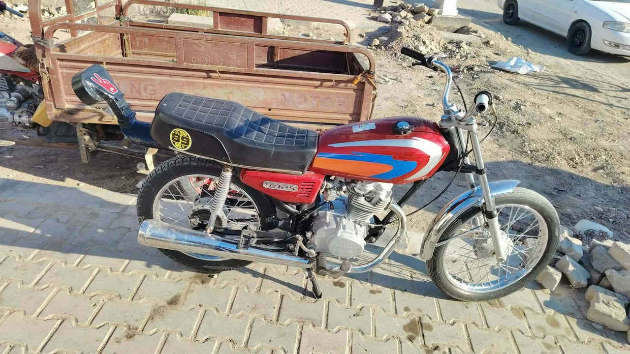 دراجة للبيع كلك تعمير جديد كلها 
دراجة بطلة  وعلي 
مكاني مشخاب ***********
سعرها 350 وترهم مراوس
