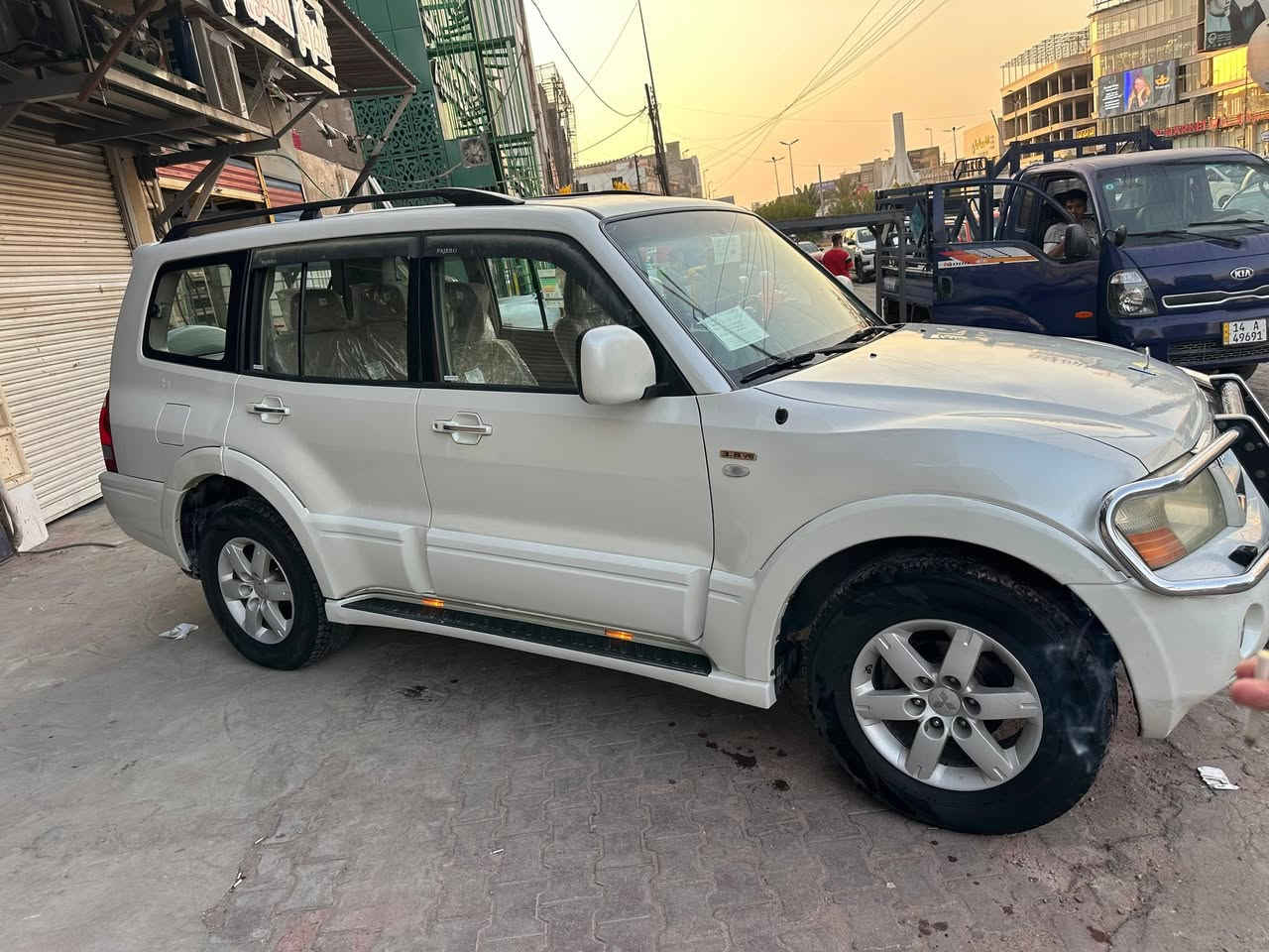 للبيع 🛑

النوع : ( متسوبيشي باجيرو حبتور خليجية العلامة الذهبية ) 

الموديل : ( 2006 )

اللون : ( أبيض لؤلؤي )

المواصفات : ( فتحة سقف ، مقاعد جلد ، تحكم كهربائي للمقاعد ، تبريد 3 قطع امامي خلفي ، نظام صوتي ممتاز ، مرايات شفط وتحكم بيهن كهربائي ، بالأضافة الى كروز مثبت سرعة ، لايت زينون ، كشافات ضباب ) 

الحالة : ( السيارة بحالة جيدة جداً ، استخدام شخصي ، والسونار يحكم أدامة كاملة من الأف للياء برغي نقص مابيها ولله الحمد ) 

معلومات أضافية : السيارة رقم سُليمانية رقم أنكليزي الجديد بأسمي تريد تحويل تريد وكالة 

الموقع : ( البصرة / الساعي مُقابيل حلويات الخاصكي )

السعر : ( ▪️ 𝟏𝟏𝟕 ▪️ ) وبي مجال للطيبين

للتواصل : ( *********** )📝
