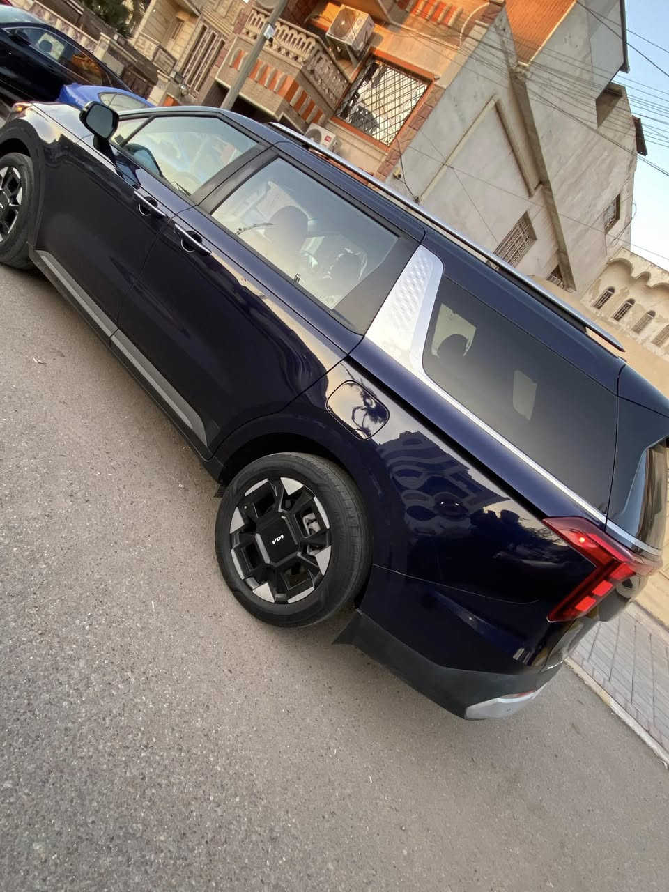 كيا كرنفال موديل ٢٠٢٥ وارد امريكي دخول جديد فول مواصفات ما عده الفتحه ٨راكب جاهزه السياره اي نقص مابيها حادثها جانبي صبغ ٣قطع ماشيه ٢٩ ألف ٦سلندر  السعر ٢٨٠٠٠$ وبيها مجال موجود بغداد شارع فلسطين للأستفسار *********** لون السياره نيلي
