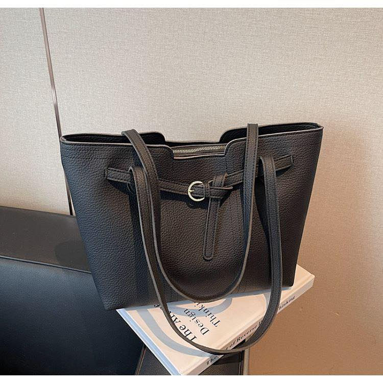 ❣️جــديــد  الانسه ❣️

حقيبه (جامعيه ) حجم كبير  مختومه من داخل جلد سوفت طري مقسمه من داخل بسحابات 

 شغل اصلي كوالتي عالي ضمان 

  
لمراسله
واتساب📲***********
انستغرام 📲4use0 📲
العنوان // شارع 13 // قرب مجمع المقيم // مقابل ازياء الجوهره
يتوفر توصيل داخل النعمانيه 🛵 وباقي المحافظات 🚖
