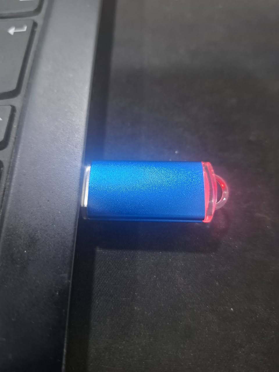 متوفر فلاشات اصلية 2GB
متوفر ١٠٠ قطعة 

يوجد بغلاف وبدون غلاف 

 مع غلاف بسعر ٣٠٠٠ دينار 

بدون غلاف ٢٥٠٠ دينار 

البيع فقط جملة 

للتواصل عالواتساب  ***********
