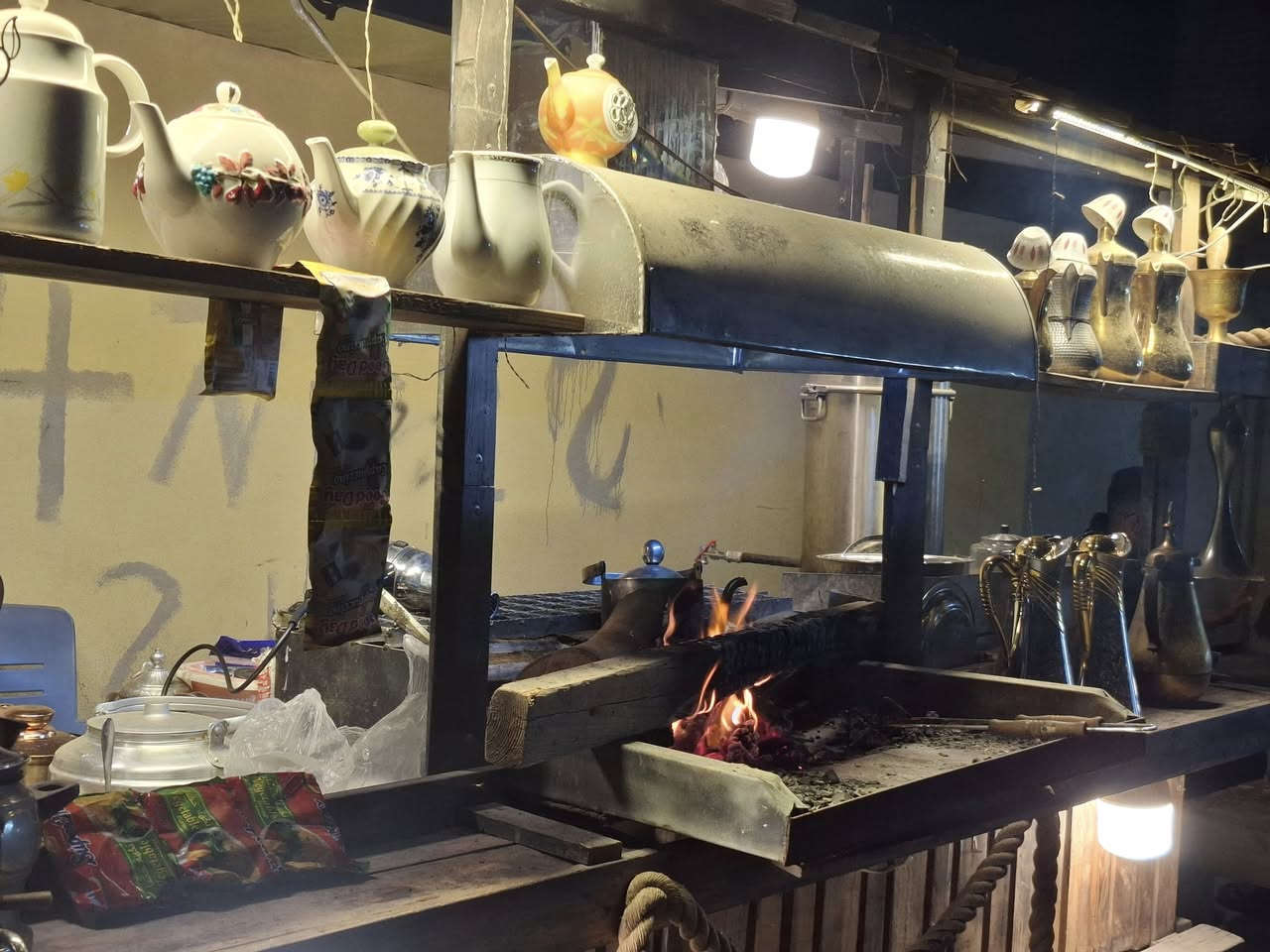 السلام عليكم  للبيع ميز  حديد وخشب شغل درجة أولى شاي وقهوة مع اندومي ولبلبي 
اغراضة كاملة او كلة اصلي مع مكان اندومي ولبلبي  الميز ٣ امتار  بس تحتاج مكان تفتح 
والله البلدية شيلونة من مكانة
العنوان قرية الغدير الأولى 
***********
غير متواجد عل فيس
