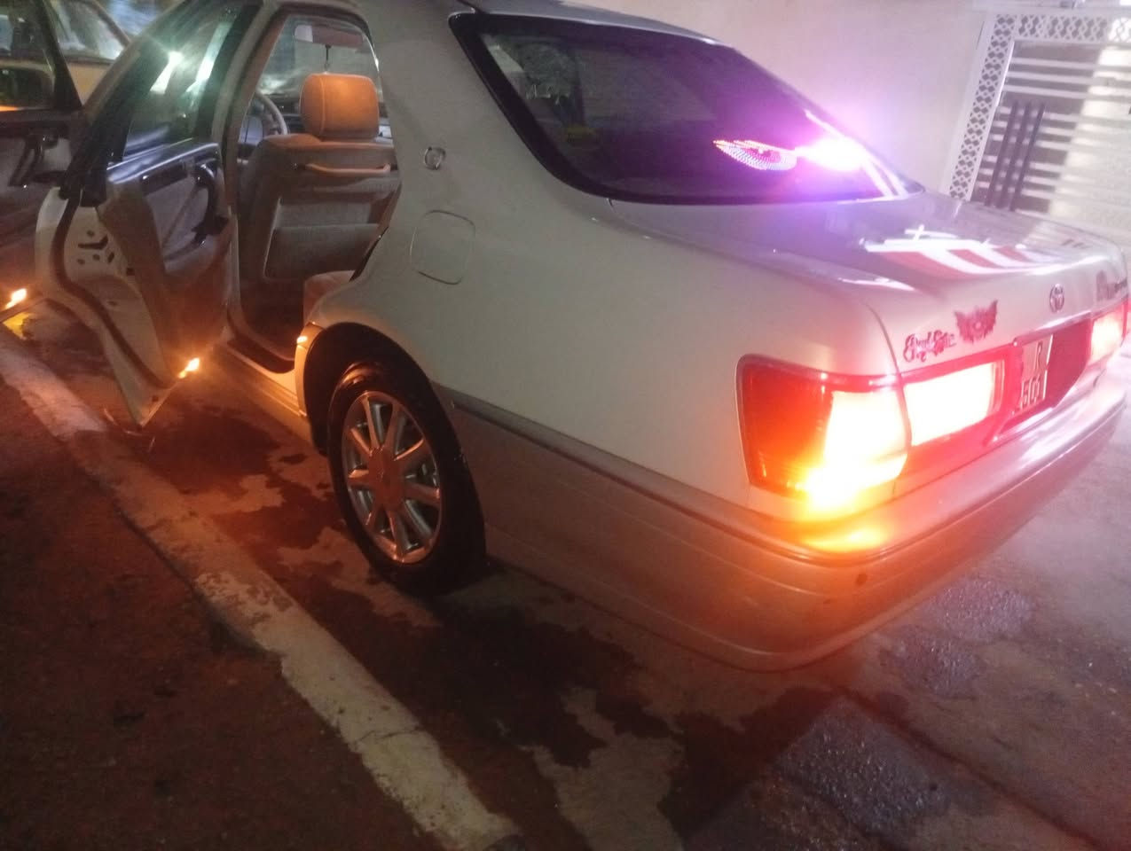 مرحبا للجميع سيارة ملكة موديل 2000 رقم بصرة نكليزي هزة جديدة تحويل مباشر بسم المشتري شرط
بردة
دكمتين
شاشة اظافية 
تخم تاير جديد 
مكينة دي فور صغير 
كير خير من اللة 
ويل نجمة فضي
كرسي كهربائي 
سيارة نظيفة كلش 
السيارة نقل جثة فقط شغل 100 بل 100 شررط
الباقي كفالة عامة كص ظربة تبديل 
السعر 102 بية مجال قليل للشراي 
اليشتري شرط تحويل بسمة ***********ا
