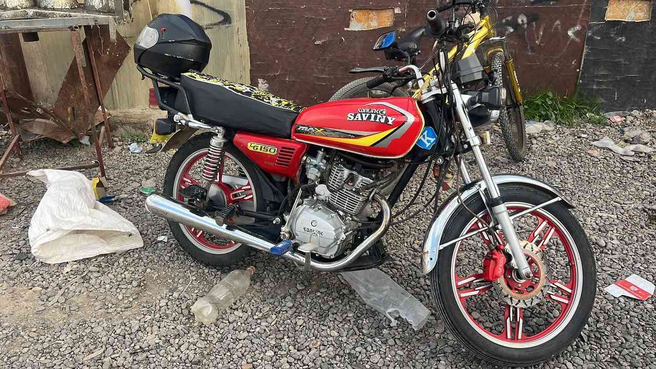 السلام عليكم سيفان 24 الشكل القديم للبيع ماناقصه اي شي سعر 450قفل قفل قفل مكاني العلم (محرك مبدل عصافير فقط )
