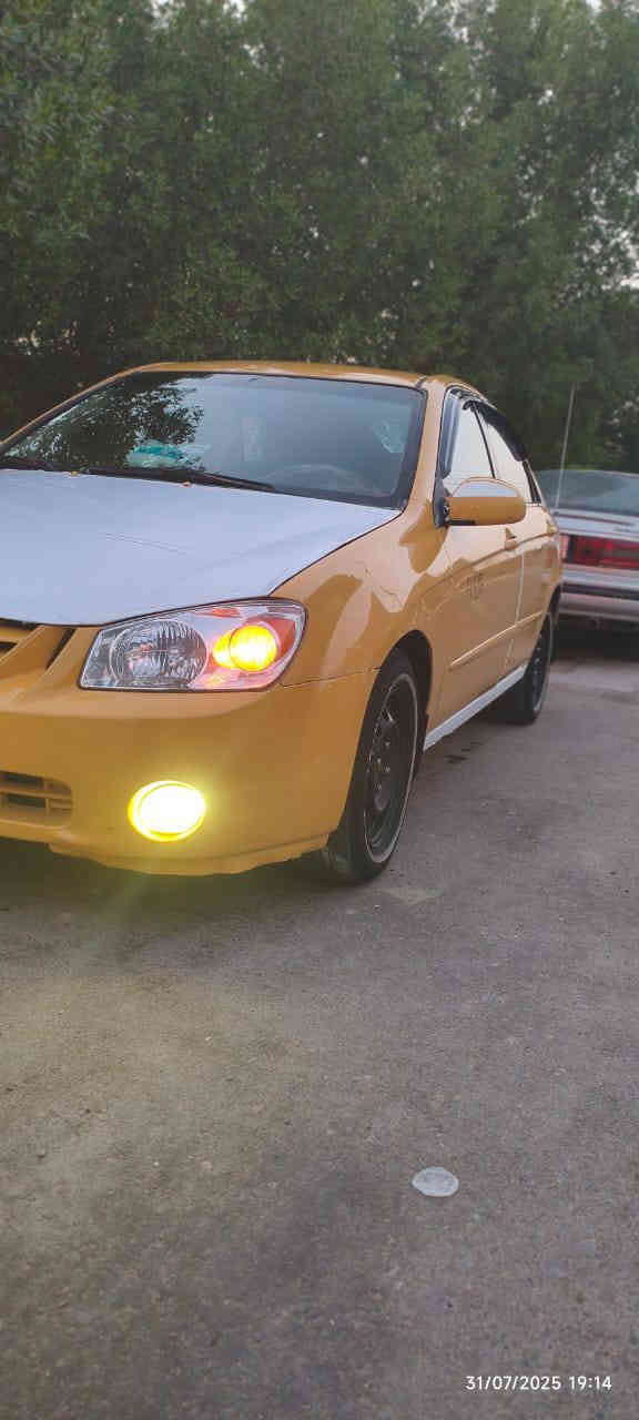 السلام عليكم ورحمه الله اخوان كيا سبكترا موديل 2006نضافه كدامك خير من الله تبريدحدايه صدر سياره علئ ايدي متعوب عليها مصفره هيئه وغرامه والبحث مالتها جديد بوجهك للشارع تخم تاير ابو الخط لايتات بكات راديتر كمبريسر  شاشه كبيره وكامره دواره كلهن ذني جدد السياره ب اسمي رقمها بغداد بيع مستعجل رقم الهاتف ***********متواجد علئ الفيس والوتساب بس اتصالك خلي معقول اخي الصبح او العصر جزاكم الله بالخير
