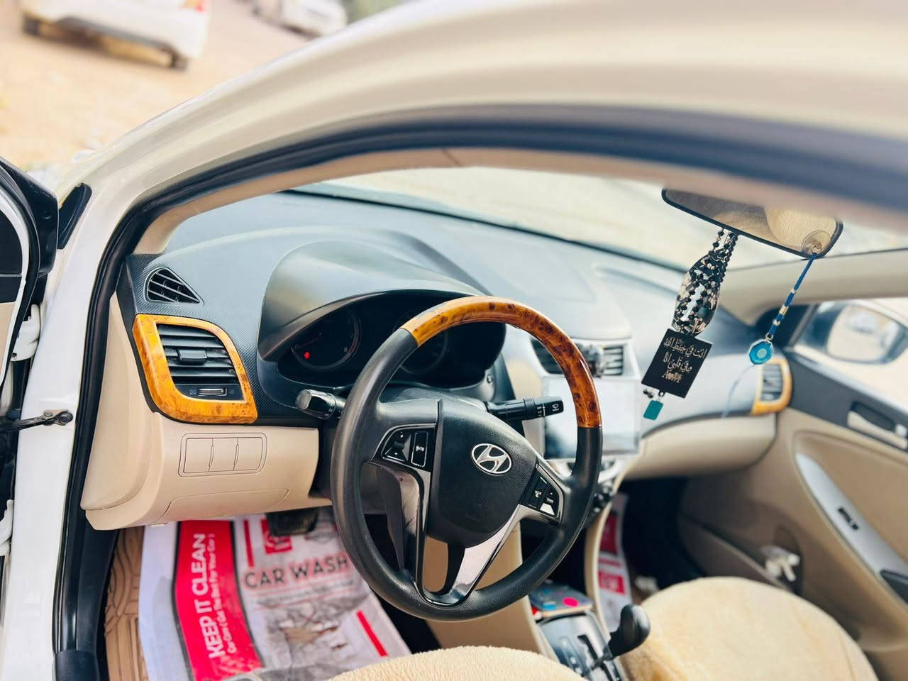 هونداي اكسنت خليجيي  موديل ١٦
محرك 1600
سياره فوووول مواصفات دوشمة تبريد تدفئه 

سياره كفاله عامه ماعدا كرت بصيط 
أو مكانين بارد بصيط 
سياره كله وضع شركه ممفتوح بيه كلشي 

سعر 113 وبي مجال بسيط

العنوان نجف 

للتواصل على الرقم
***********
