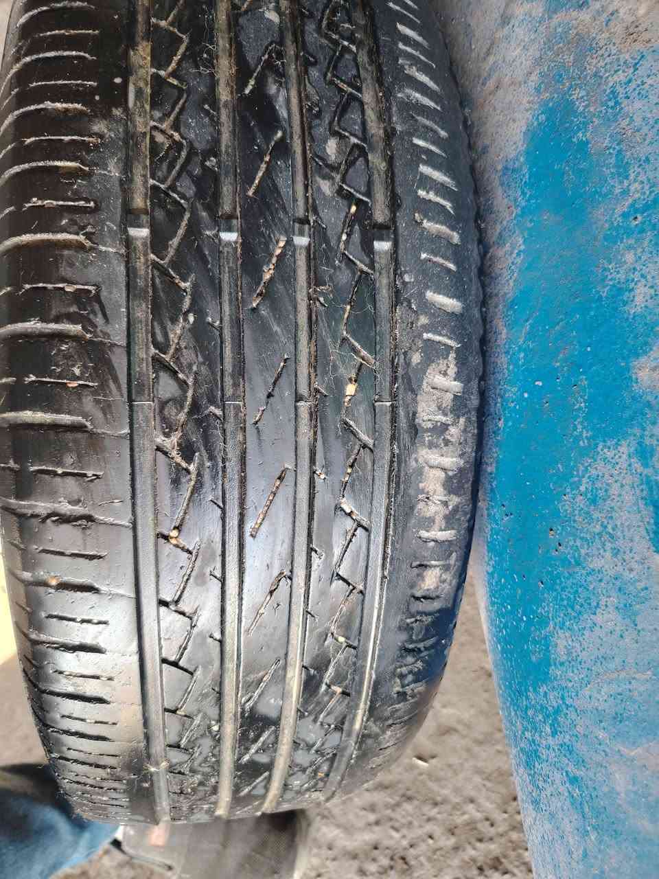 سلام عليكم تخم تاير وتخم ويل حجم 16 نضافه 90٪100 مكاني بغداد المعامل ***********
