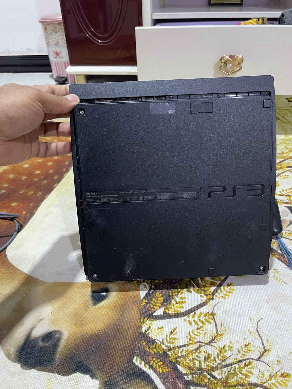 السلام عليكم بلي 3 مهكر للبيع ما مفتوح ولا مصلح كلش نضيف بي 5لعبات ويا هارد متروس العاب السعر 150 مكاني البصرة الزبير ***********
