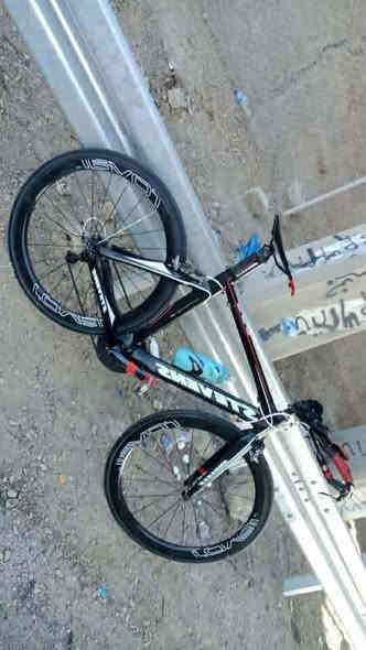 سلام عليكم 
دراجة للبيع نوع STEVENS
فول كاربون سيت كامل ULTEGRA
تريد باي استريت ابيعلك اليعجبك 
نضافة 80/100 مابيها اي شي كاملة 
ابيع من دون صينية وويالة 
الدراجة بيها تصليح بسيط بالماشة الأمامية
عنواني بغداد شعلة 
رقم ***********
