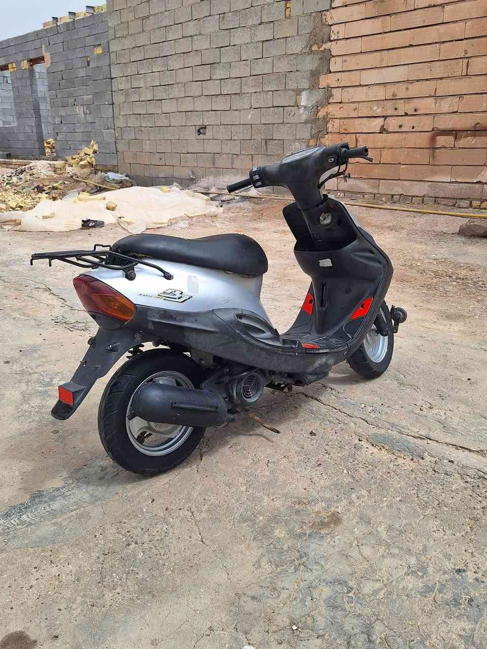 سلام عليكم دراجه اللبيع تسع زروف محرك ما مفتوح دراجه جديده يرادلها بس باتري السعر 350وبيها مجال المكان العماره المشرح رقم الهاتف ***********
