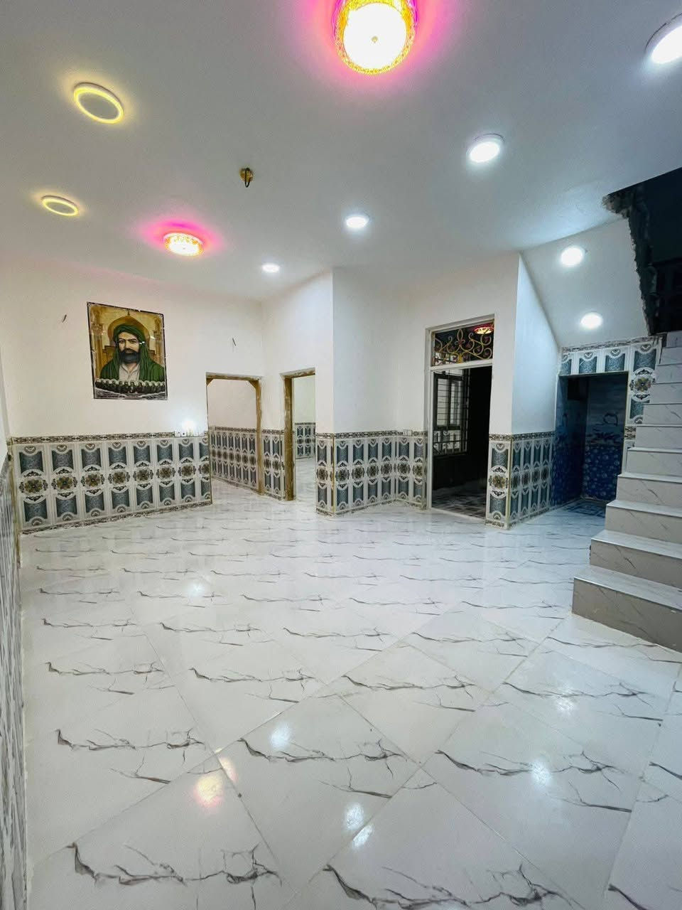 ياالله 
بيت للبيع مساحه البيت ٢٠٠ متر شارع عباس مطلب ثالث فرع ع جهة اليسرى البيت بناء حديث كونكريت مسلح خبط مركزي  شبابيك تفصال كاتم رباط ٧٠ في ٧٠ بناء ٩ انج من رباط للتشاريف بيت متعوب عليه وعليه طريق ثاني ع سايلو مقابل بانزين  خانه بيت متكون من غرفتين وصاله واستقبال ومناور عدد ٢ صحيات داخليه وخارجي سطح فرشي جاهز سعر ٦٥ نت ضوئي مجاري الاستفسار *********** واتساب شغال 👉🏻
