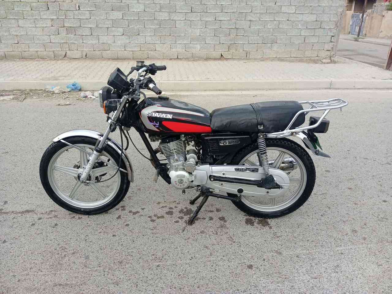 اسلام عليكم دراجه للبيع سفان موديل 
21 اوراق اصوليه دراجه نضيفه أو حلوه شلعه أو معدل مكان محموديه السعر 425 أو بي مجال بصيط 
***********
***********
