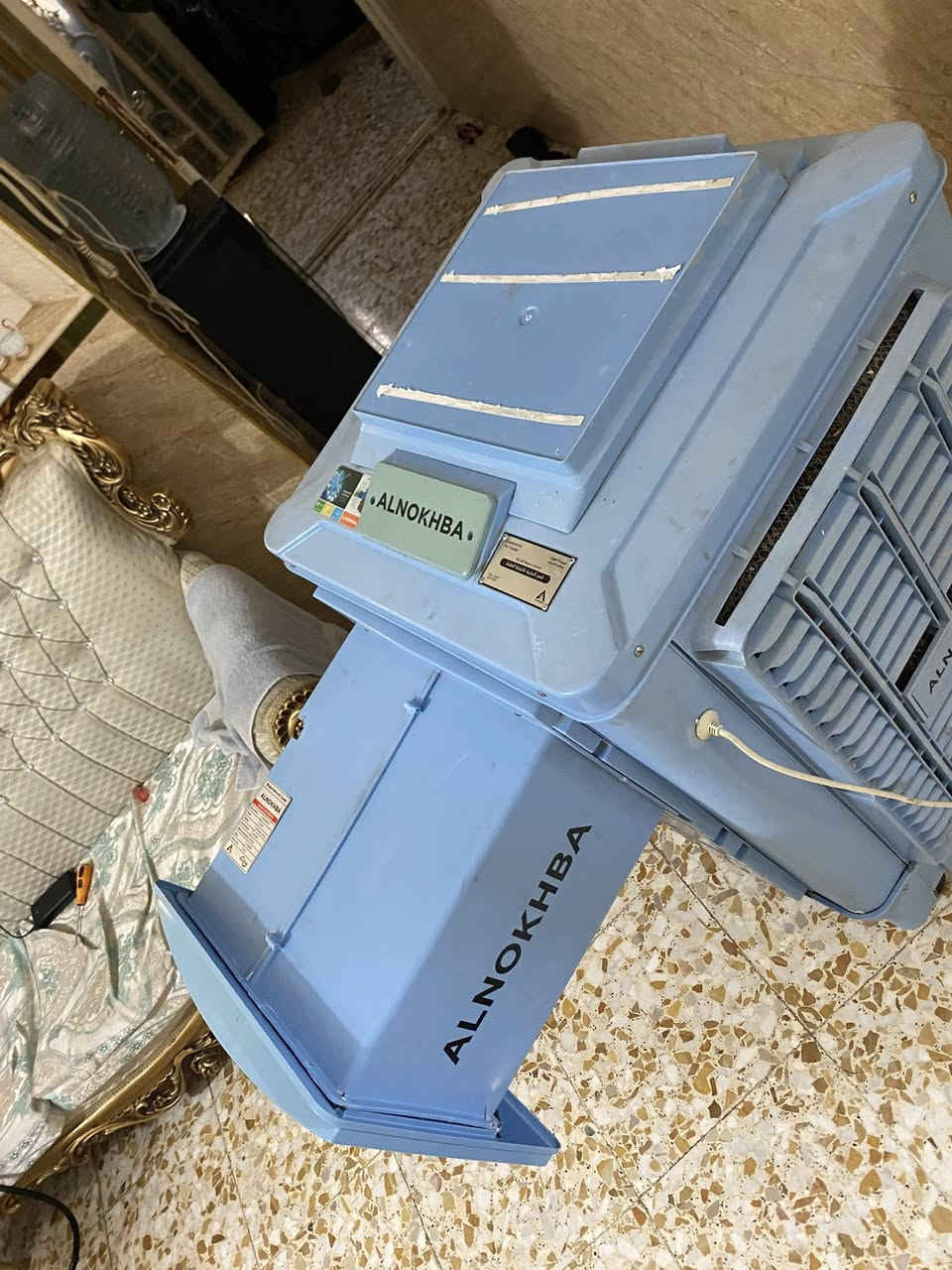 للبيع  مبرده ام الخرطوم  حجم كبير استعمال قليل 
جاهزه بدون نقص سعرها ٢٤٠. الف

ساحبه طباخ شبه الجديده مع الخرطوم 
سرعتين قويه  وشغاله سعرها  ٦٠  الف 

مكاني بغداد الوزيريه. هذه رقمي ***********
وبل خدمه
