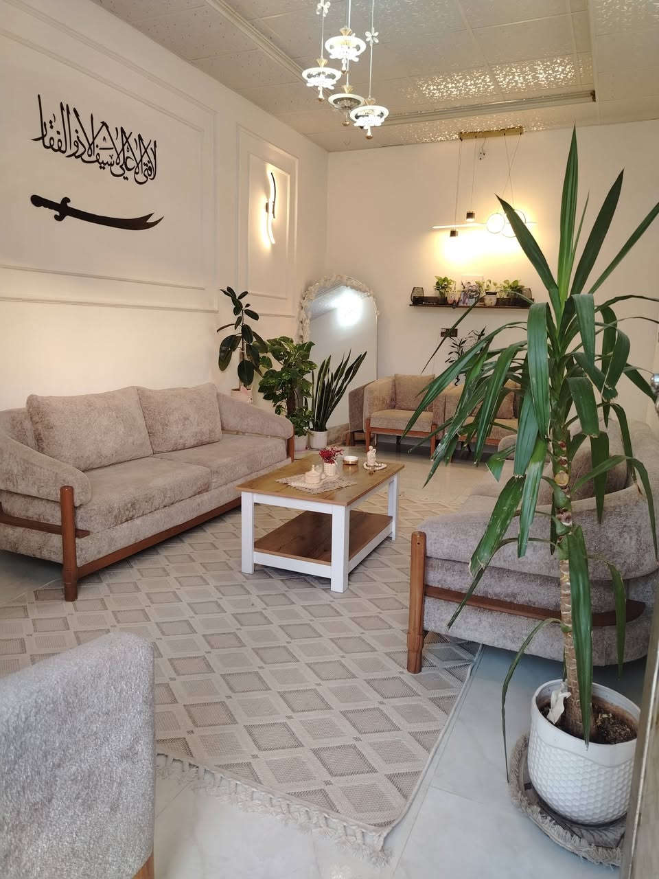 بيت للبيع مساحه 100متر طابق الاول كامل والثاني للسقف واصل بالجزء الاول العنوان التحريرالحولي الزراعي للاستفسار الاتصال *********** مكتب سما ديالى
