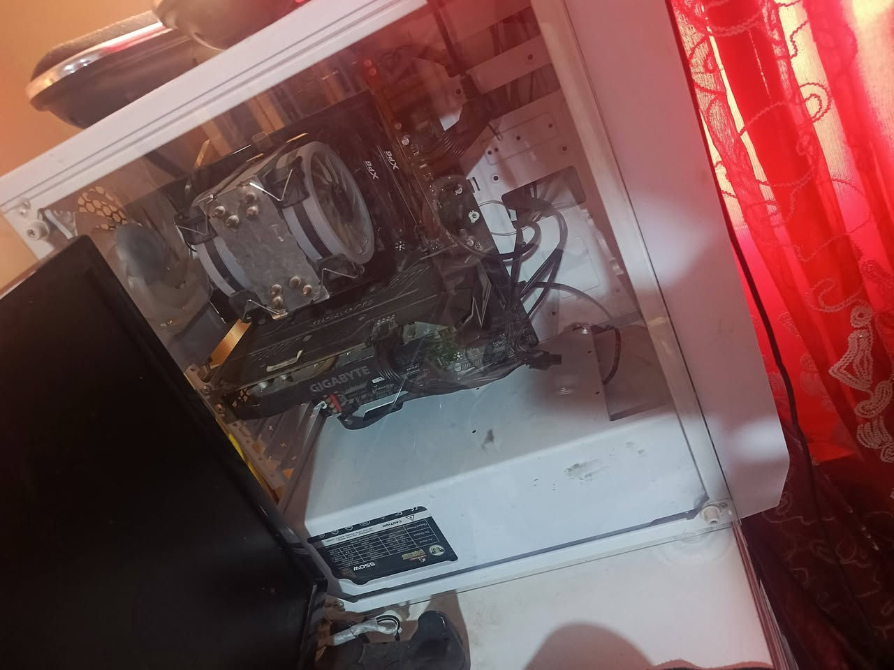 السلام عليكم 
Pc للبيع 
المواصفات :
MB : z390 aorus elite 
Cpu : i9 9900k 
Gpu : rtx 1660s 
Ram : xpg 3200hz 2x8 (16gb)
Hard1 : m.2 256gb
Hard2 : hdd 1tb
Ps : 500w 
تشغل اي لعبه ببالك 
شاشه ٢٤ مدري ٢٧ ٦٠ هرتز + ماوس وكيبورد 
الحاسبه شغاله والبارحه ختمت لعبة avowed عليها ومليت ها وياها حساب ستيم اوفلاين ١٥٠٠٠ لعبه و كيم باس مفتوح منزل بيها سكايرم اوبليڤيون و فورزا ٥ و avowed و كريمزون ديزرت وغيرهن بعد 
ابيعهن شلع ٧٥٠ وبيهن مجال للشراي


**إذا كنت صاحب هذا الإعلان وتريد حذفه لأي سبب، رجاءا أرسل رسالة إلى الدعم الفني**
