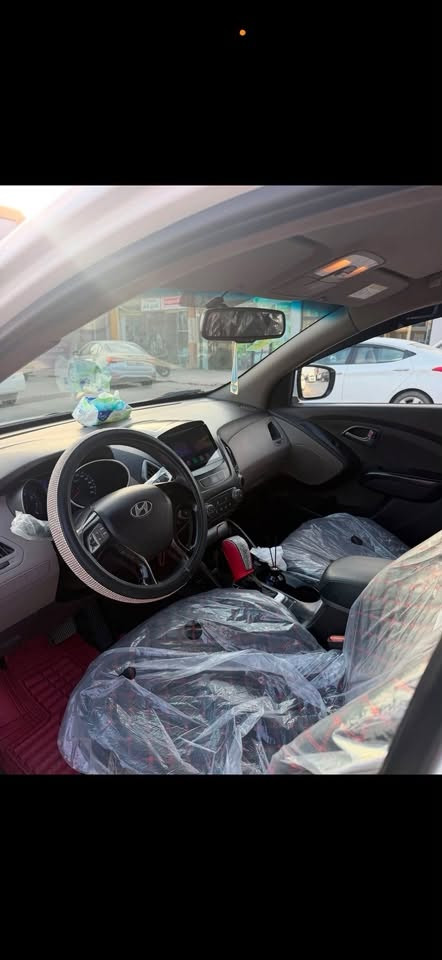 للبيع | هيونداي توسان 2015خليجي�
🔹 الماركة: Hyundai Tucson
🔹 الموديل: 2015
🔹 المحرك: 2000 CC
🔹 اللون: أبيض
🔹 المسافة المقطوعة: 160,000 كم
🔹 رقم أربيل
🔹 السنوية والرقم باسمي وجاهزة لنقل الملكية.

✅ سونار حديث موجود.
✅ محرك وكير بحالة جيدة.
✅ شاصي سليم.
✅ استخدام شخصي.
✅ نظيفة من الداخل والخارج.
✅ زجاج ومرايا كهربائية.
✅ السيارة جاهزة للاستخدام ولا تحتاج أي مصرف

مكاني نجف قرية الغدير الاولى

💰 السعر: (140 وبيها مجال).

📞 للتواصل: (***********)

