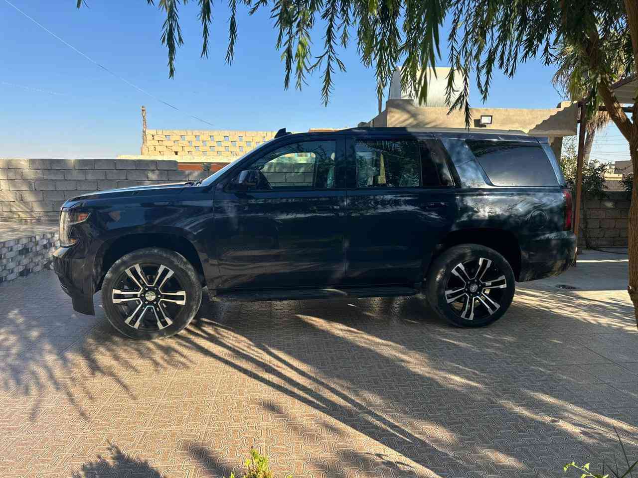 تاهو ٢٠ وارد امريكي قطعتين صبغ وكلير بالباب ماشي ١٢٩ألف الضرر بدون شاهي بدون العود بدون ار باك المحرك ٨
***********)(((320$))))
