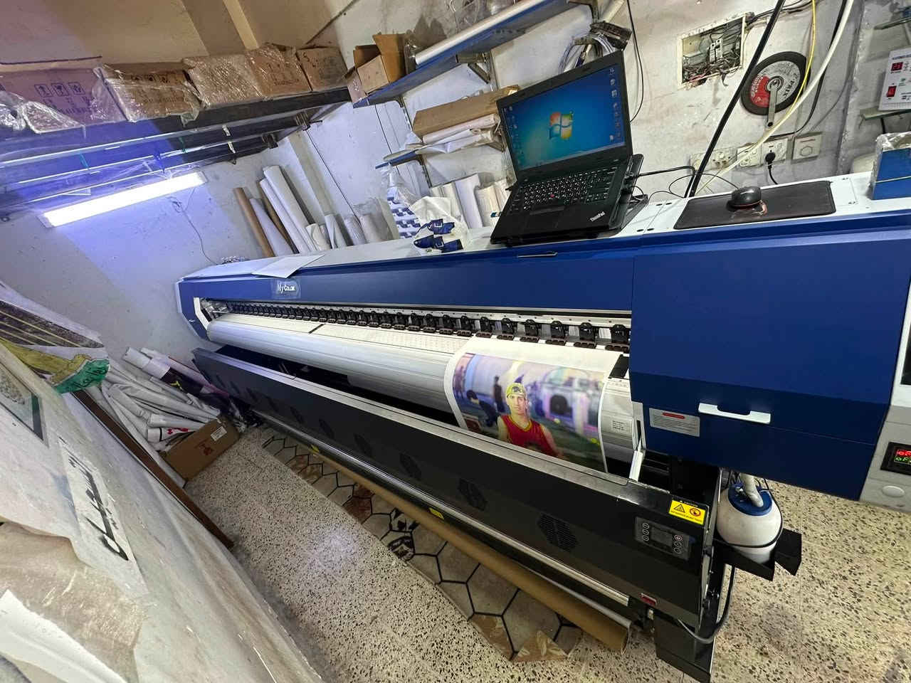 السلام عليكم
طابعه MY color  نظيفة جداً 320 سم دبل هيد xp600
استخدام قليل شغاله وطبعها يخبل ونظيفه جداً 

وياها رولات هديه وسيت احبار السعر 6000$ قفل

ممكانها بغداد الدوره ***********
