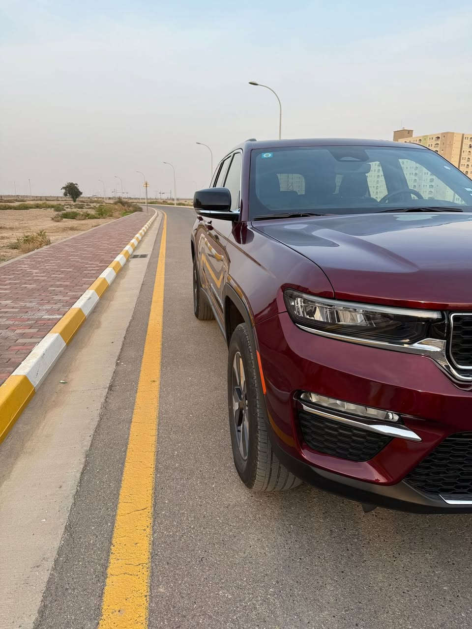 السلام عليكم جيب كراند شيروكي هايبرد 2024 مرقم بغداد الدولي بسمي
حجم المكينة : 2000 تيربو + هايبرد + شحن منزلي
اللون احمر 
المواصفات:.
1. بصمه
2.شاشه كبيره
3.تشغيل عن بعد
4.رادارامامي+خلفي+جوانب
5. كشنات جلد
6. كشن السايق ميموري
7. كشنات كهرباء
8. صندوق كهرباء
9. حساسات خلفية
10.قطع تبريد
11. إشابر بالمري
12.السياره جديده كلش
13. رادارات 360
14. ثلاث وضعيات قيادة
15. بانوراما فتحتين
16. كير ماوس
17. نظام منحدرات
18. هيتـرات بالكشنات
19. ويل كب كروم
20. لايتات لد
21. بكلايت لد
22. كشافات
23. بصمة أبواب 
24.ماشيه 46الف ونص
25.سايد بريك كهربائي
26.السياره بدون تبديل
مكان السياره بغداد مجمع بسماية السكني
السعر 315$وبيه مجال للطيبين
اللاستفسار اكثر:***********
