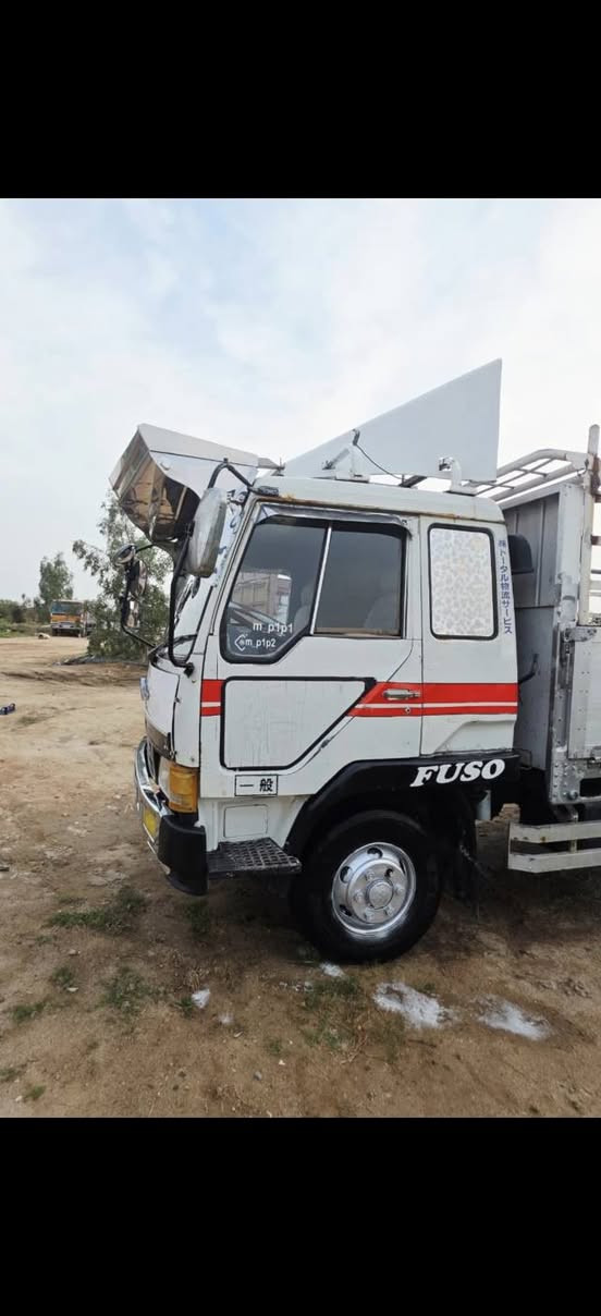 فوصة ستة وربع بلاد مكينة ١٧ عادي موديل ٩١ جاهزة حدادية وكهربائيات ومكينة لا تنقيص ولا تبخير رقم ديوانية إنكليزي ب اسمي تحويل سنوية مجددة ال ٢٨ 
السعر ١٣٠
استفسار***********
