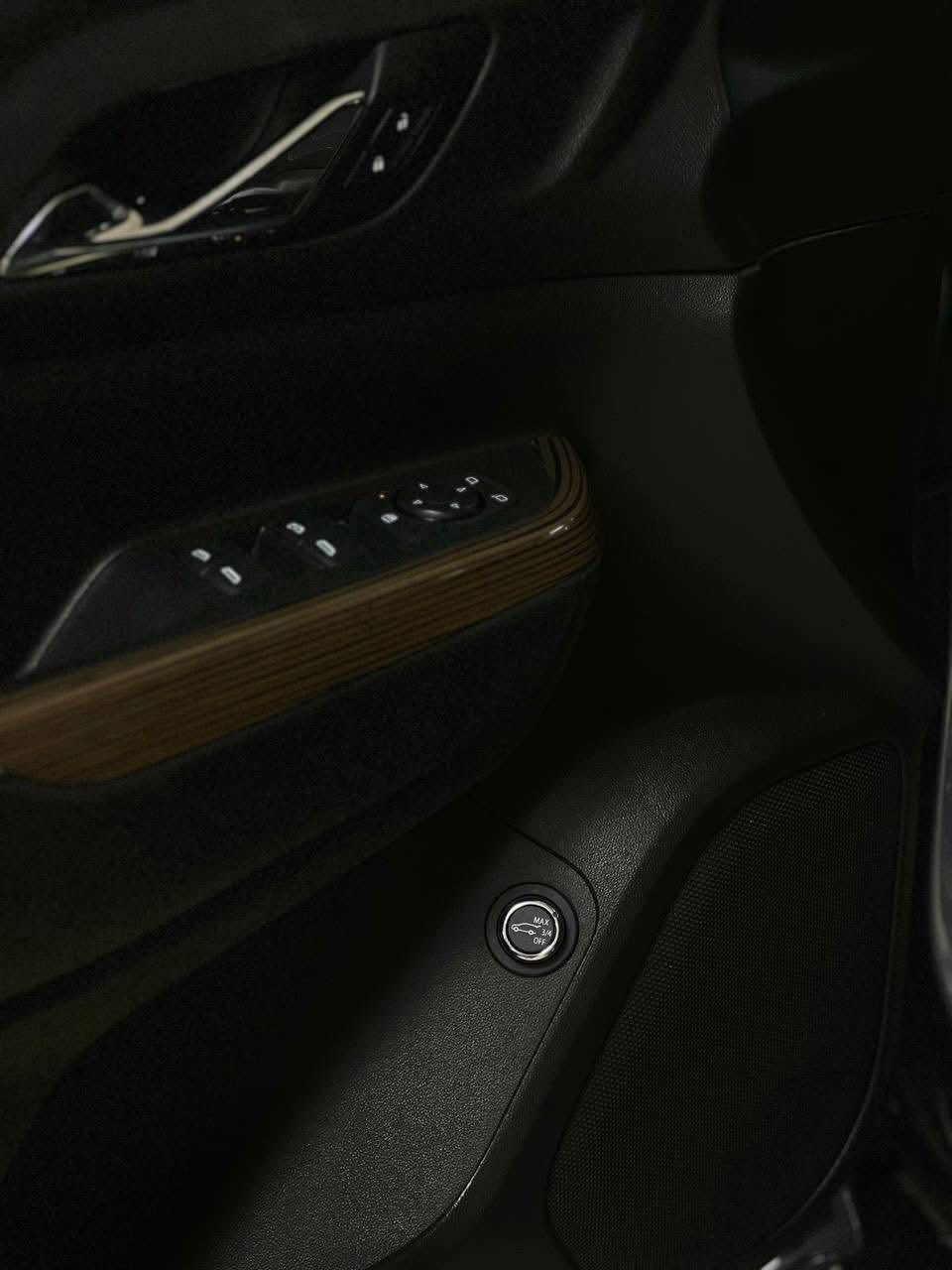 _____________________________
✅اسم السيارة : جي ام سي اكاديا SLE
✅الموديل :  2021 
✅رقم السيارة : رقم اربيل تحويل ملكية او وكالة حسب الرغبة 
✅السعر :   235  ورقة
✅الضرر : الجاملغ الامامي الايسر و البنيد 
✅عداد المسافة : 98  الف كيلو 
✅الايرباكات : بدون ضرر ايرباك
_____________________________
🔻1-حجم المحرك 6 سلندر 3600
🔻2-ويل كب حجم 20 مع طقم تايرة 🔻بحالة ممتازة 
🔻3-بصمة ابواب و بصمة تشغيل و تشغيل 🔻عن بعد 
🔻4-لايتات زينون عالي ناصي اصل   
🔻6-كشافات دعامية 
🔻7-حساسات امامية خلفية اصل 
🔻8-اشارات في المرايا الجانبية
🔻9-رادار جانبي 
🔻10-جنطة كهرباء  
🔻11-غرفة السيارة مخمل اسود
🔻12-تحكم كهربائي لمقعد السائق 
🔻13-تحديد مسار
🔻14-رادار امامي مانع للتصادم 
🔻15-تدفئة المقاعد الامامية فقط
🔻16-تحكم ستيرن جهتين متكامل
🔻17-شاشة كبيرة الحجم للتحكم بكافة الايعازات
🔻18-كامرة خلفية 
🔻19-السيارة سبعة راكب مع 3 قطع تبريد
 

🔵السعر المطلوب : 235ورقة 🔵
_
*********** فقط واتساب او اتصال
