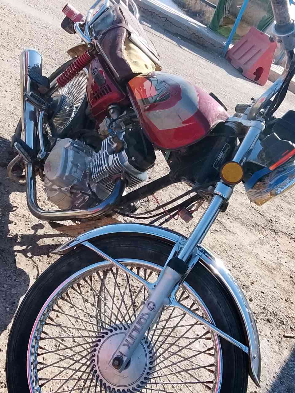 دراجه ايراني تايكر ٢٠٢٠ شغاله نضيفه بس كشن قديم هندر واحد تشتغل ماعوزها بس كهربائيات وكشن فقط والشراي يتصل وبي خير ويدلل ***********
